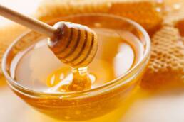 Il miele ha proprietà antibatteriche
