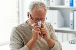 I sintomi della rinite allergica sono molto simili a quelli di un comune raffreddore