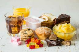 Si consiglia di ridurre l'assunzione di zuccheri nella propria alimentazione
