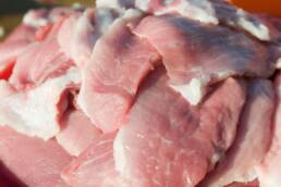 La carne di maiale e può causare gonfiore addominale